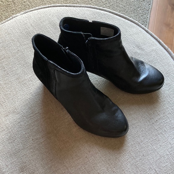 Aravon Black Leather Bootie Size 6.5 NWOT - Picture 2 of 5